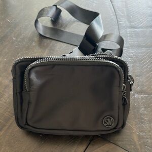 Lululemon 1x cross body bag purse